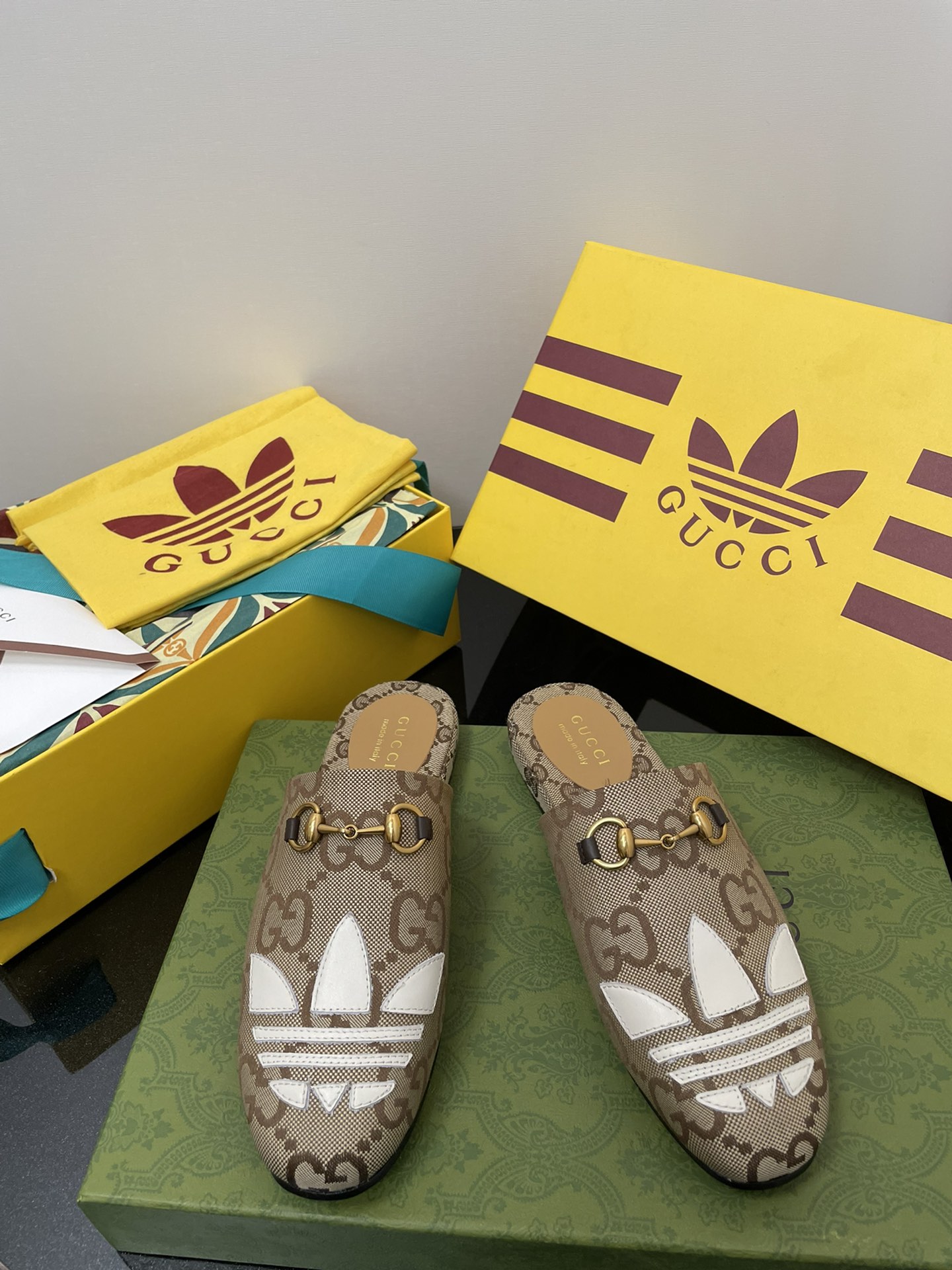 Gucci x Adidas Women’s Gucci Trefoil Slipper Beige For Women GG