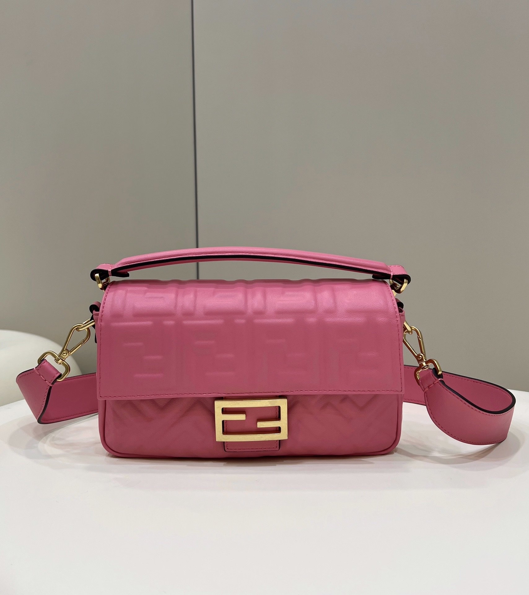 Fendi Baguette Pink For Women, Women’s Handbags, Shoulder And Crossbody Bags 10.6in/27cm FF 8BR600