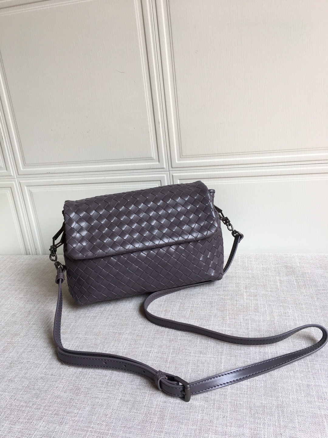 Bottega Veneta Classic Intrecciato Dark Brown, For Women, Women’s Bags 8.9in/22.5cm