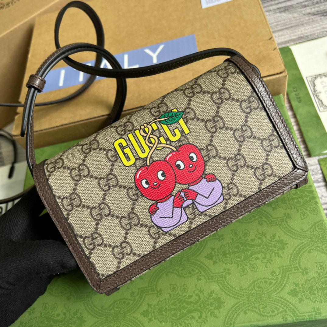 Gucci Mini Printed Monogrammed Coated-Canvas Messenger Bag Beige And Ebony Gucci Supreme Canvas For Women  7.1in/18cm Gucci 1647597277738776