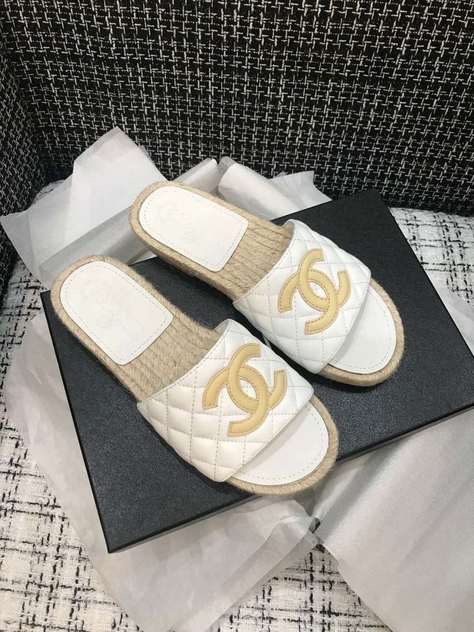 Chanel Quilted Chanel Logo Espadrille Slippers Calfskin Leather Spring/Summer Collection White/Beige