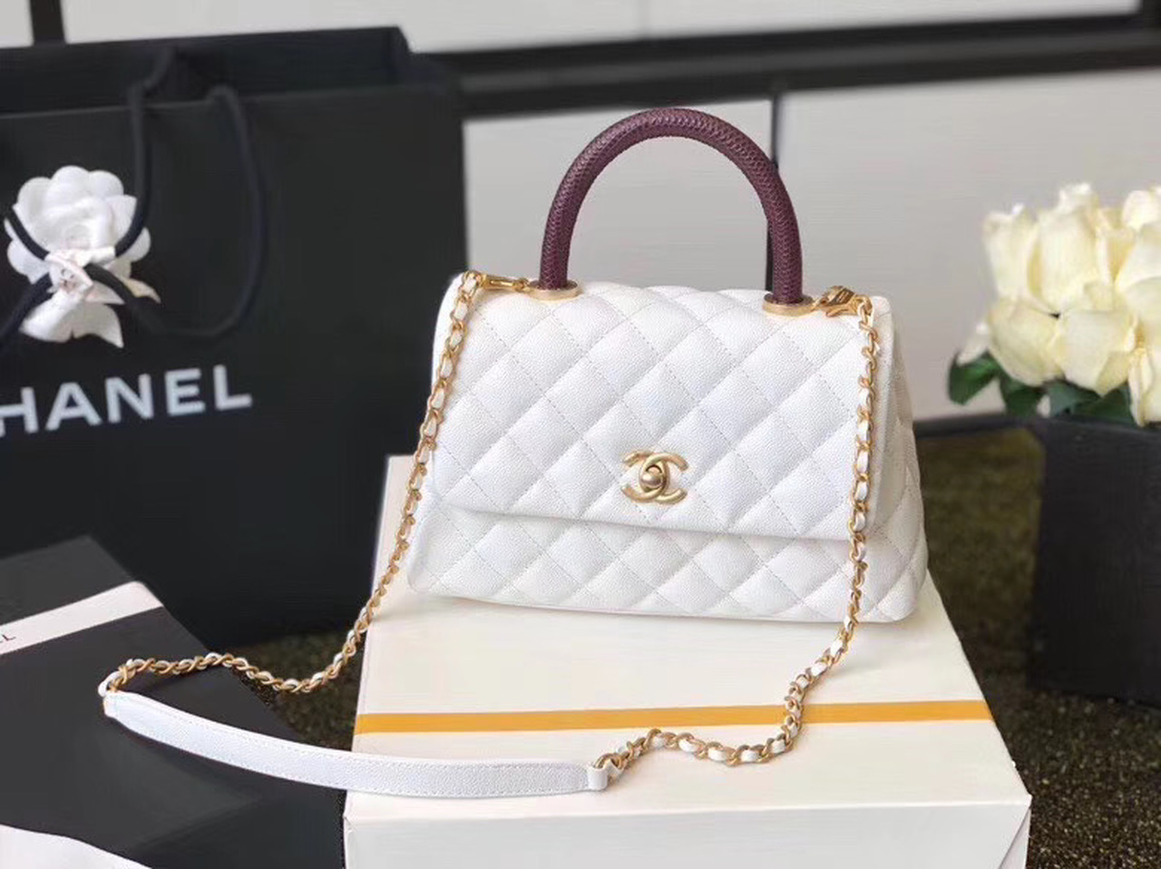 Chanel Coco Handle Quilted Lizard Handle Bag 24cm Caviar Leather Gold Hardware Spring/Summer Act 1 Collection, White