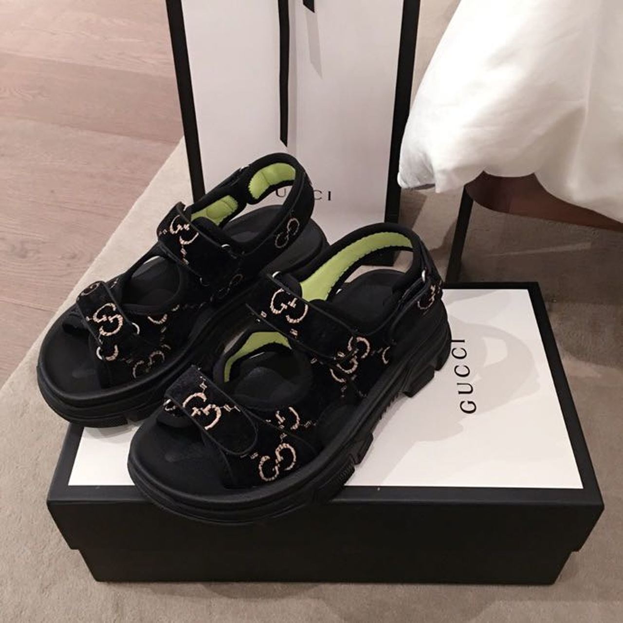 Gucci Open Track Velvet Velcro Sandals Calfskin Leather Spring/Summer Collection Black