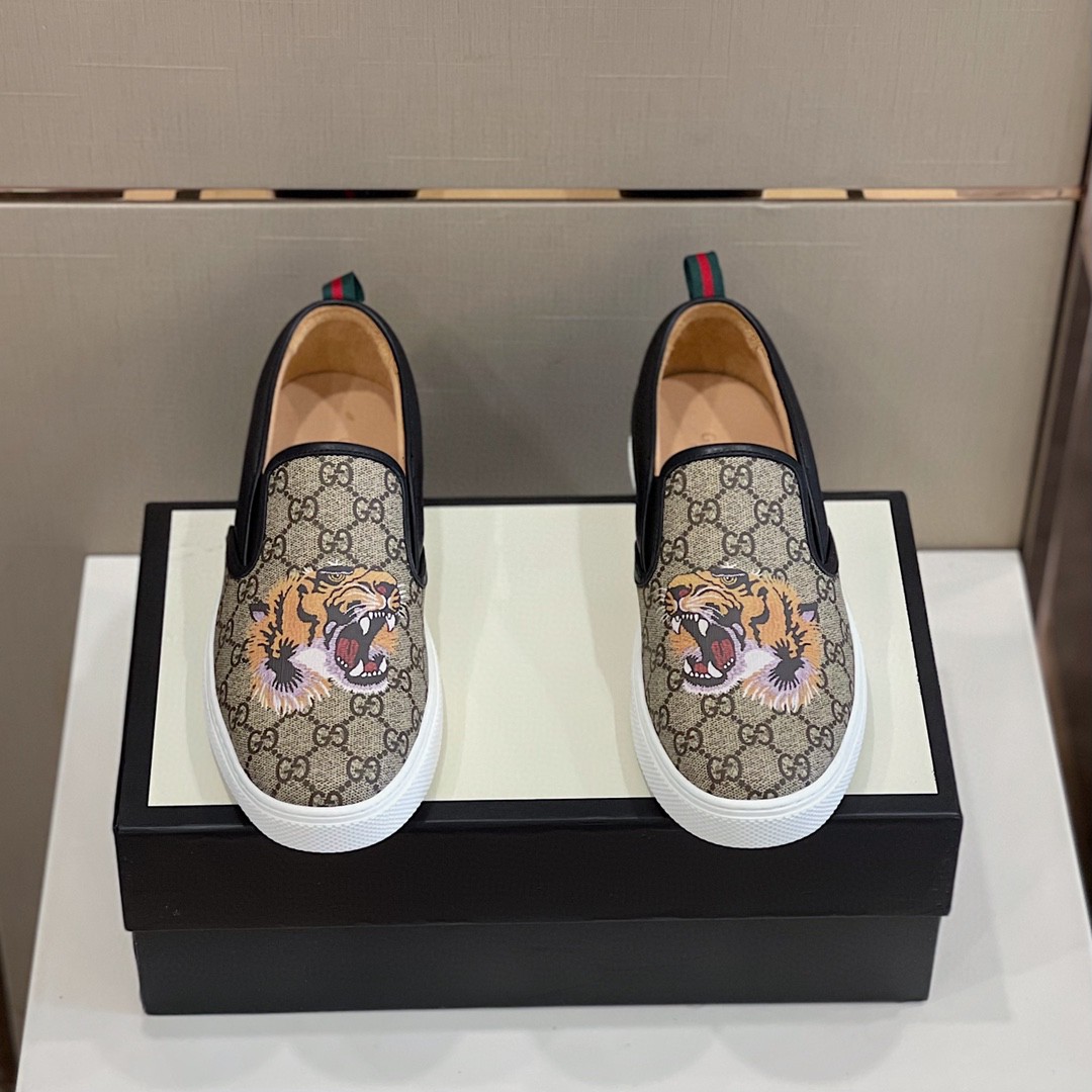 Gucci Men’s Gucci Supreme Slip-On With Tiger Black And Gray For Men 456202 K5Z30 8979
