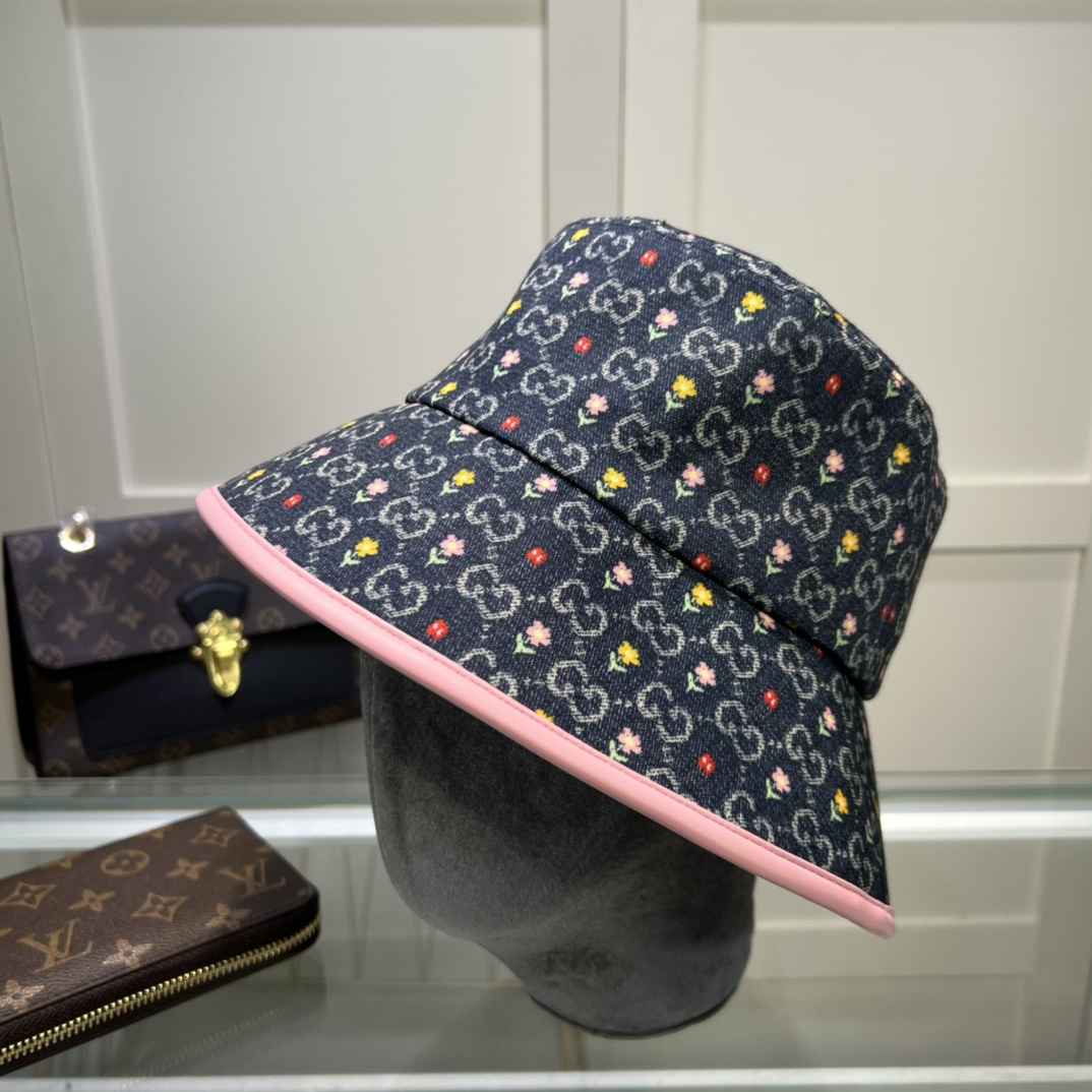 GUCCI Bucket Hat With Floral Black Gucci Hat