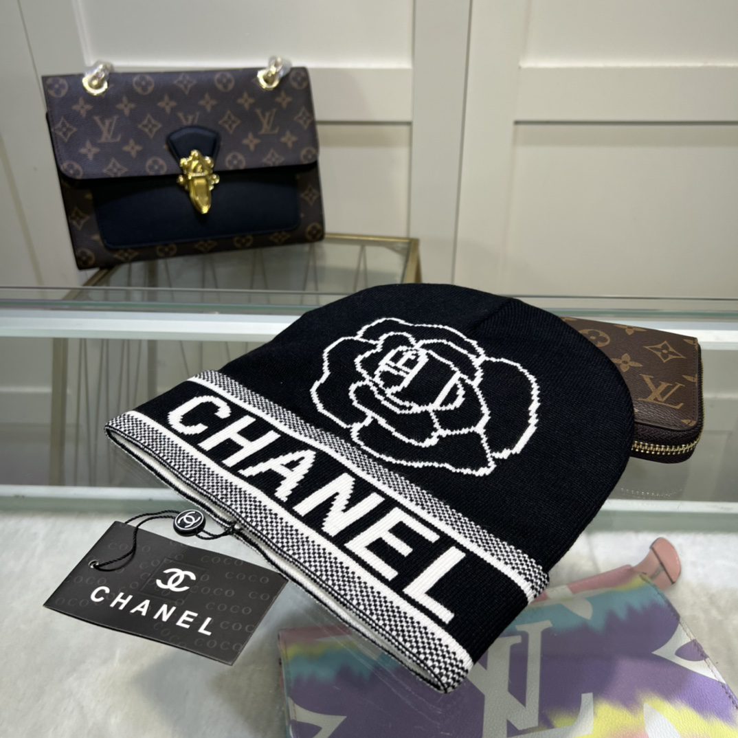 Chanel Beanie In Black