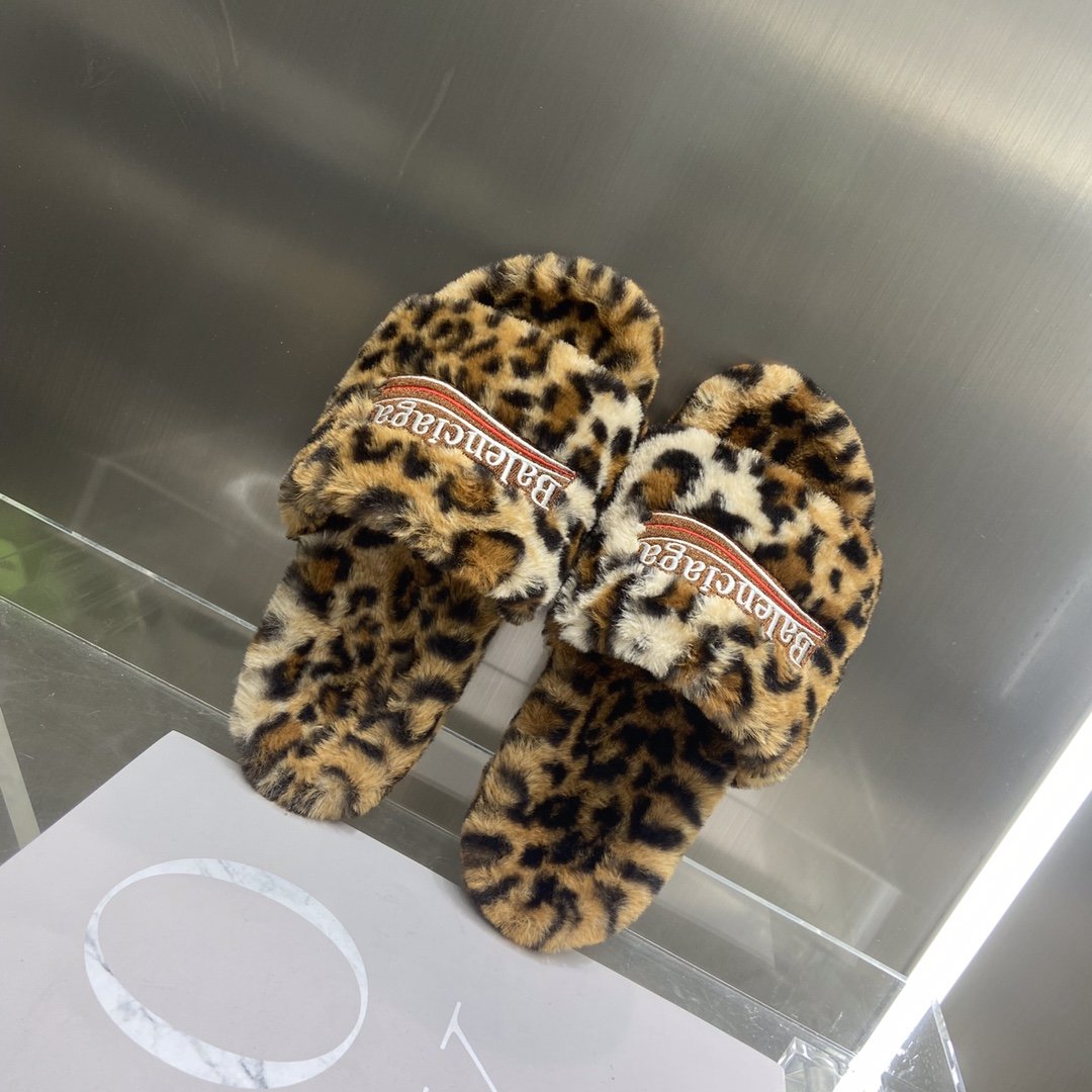 BALENCIAGA Furry Slide Brown For Women 
