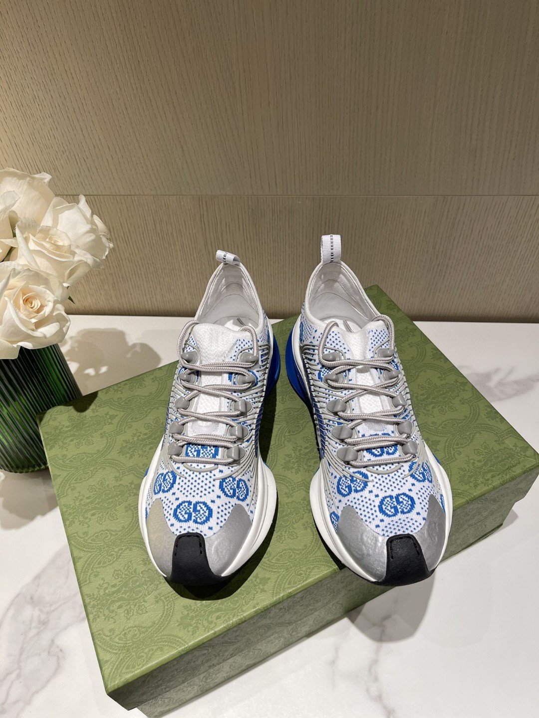 Gucci Run Women’s Sneaker White Blue For Women 680900 USN10 8485