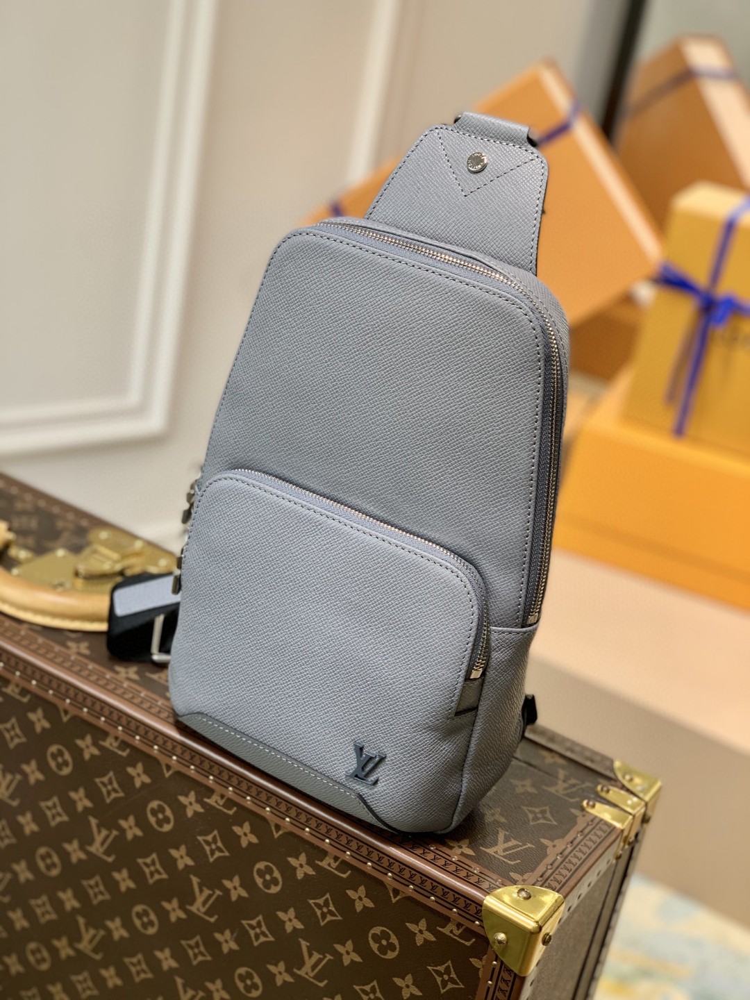 Louis Vuitton Avenue Sling Bag Taiga Grey For Men, Men’s Bags, Crossbody Bags 12.2in/31cm LV M30801
