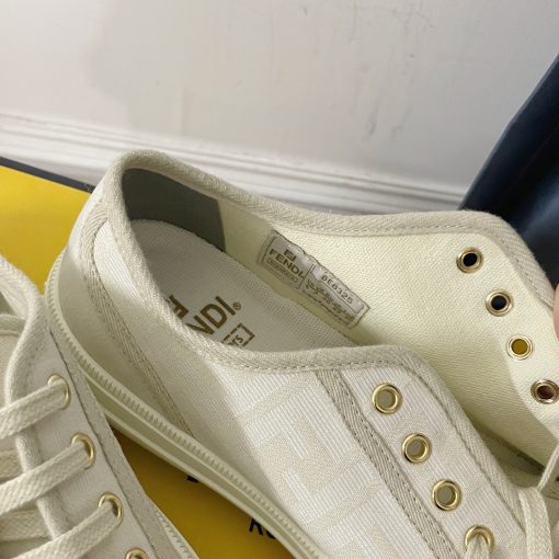 4b469044.jpg