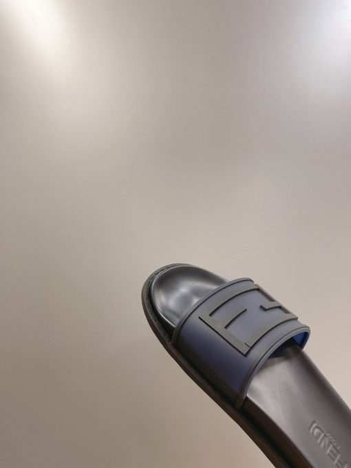 4b7654db.jpg