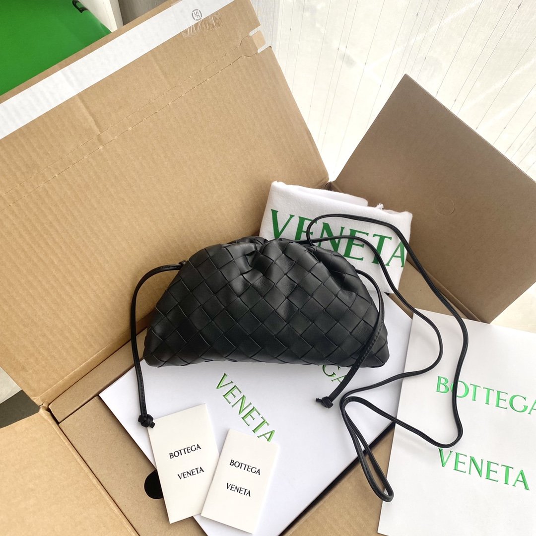 Bottega Veneta Mini Pouch Black, For Women, Women’s Bags 8.6in/22cm 585852VCPP18803