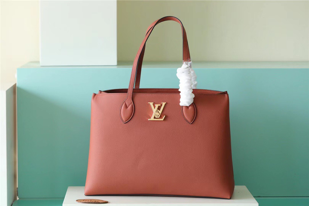 Louis Vuitton Lockme Shopper Grain Chataigne Brown For Women, Women’s Handbags, Shoulder And Crossbody Bags 10.4in/26.5cm LV M58927