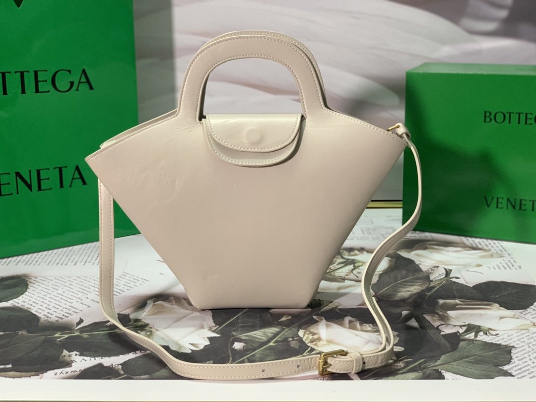 Bottega Veneta Handle Bag White, For Women, Women’s Bags 12.6in/32cm