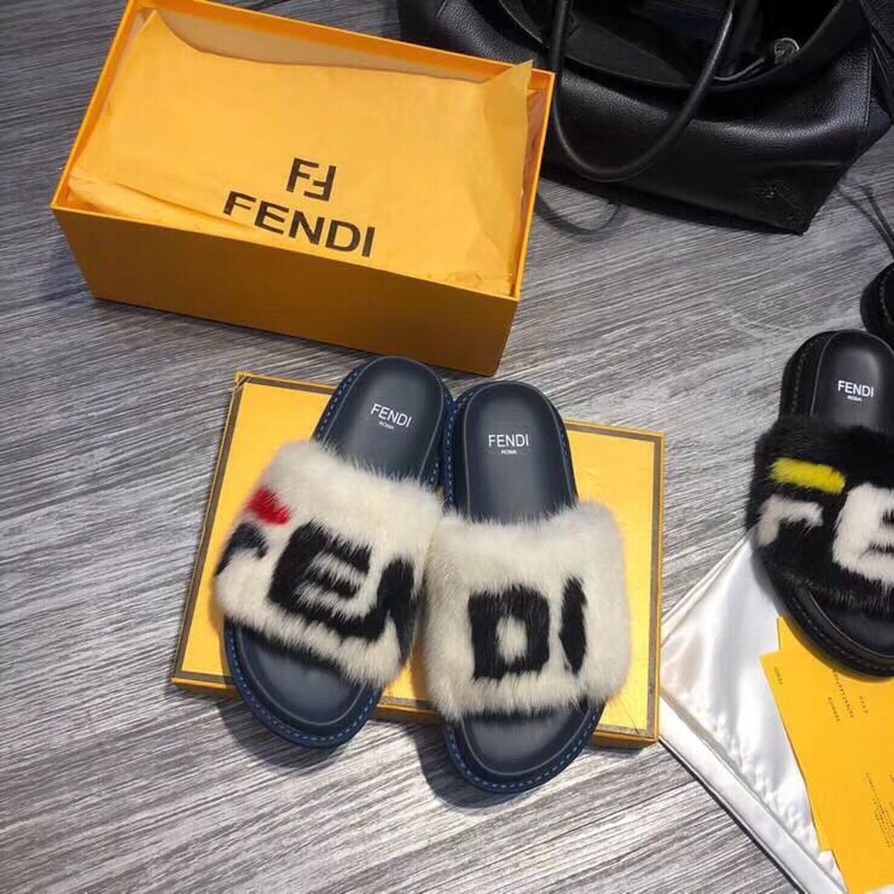 Fendi Logo Mink Fur Slippers Calfskin Leather Fall/Winter Collection, White
