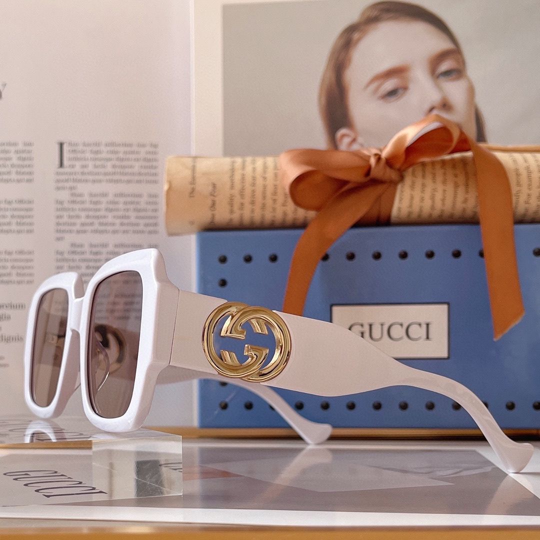 Gucci Rectangular Frame Sunglasses