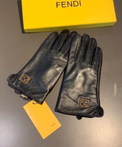 Fendi Gloves In Black