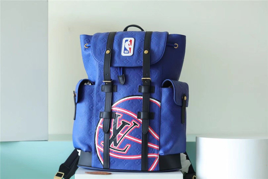 Louis Vuitton CHRISTOPHER MM For Men, Men’s Bags 17.3in/43.94cm LV