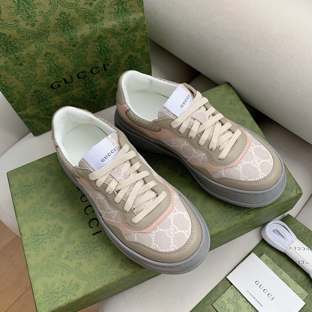 Gucci Men’s Gucci Sneaker White And Beige Supreme For Men ‎700775 UPG90 9595