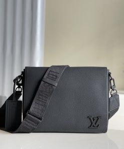 Louis Vuitton Messenger Grain Black For Men, Men’s Bags, Shoulder And Crossbody Bags 11in/28cm LV M57080