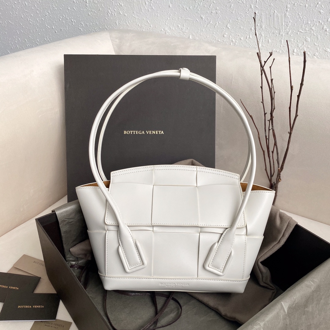 Bottega Veneta Arco Bag For Women 12in/33cm In White