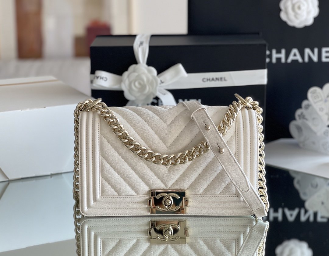 Chanel Medium Classic Flap Bag 25cm White For Women A67086