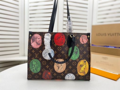 Louis-Vuitton-ONTHEGO-Monogram-Cameo-MM-M59245-Coin_2.jpg