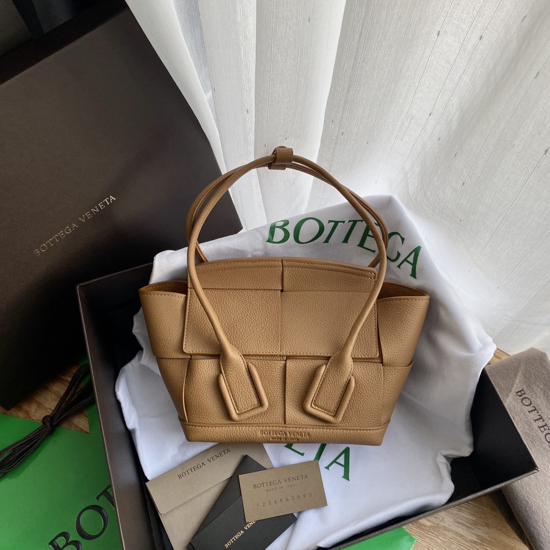 Bottega Veneta Mini Arco Almond, For Women, Women’s Bags 11.4in/29cm 600606VMAP12714