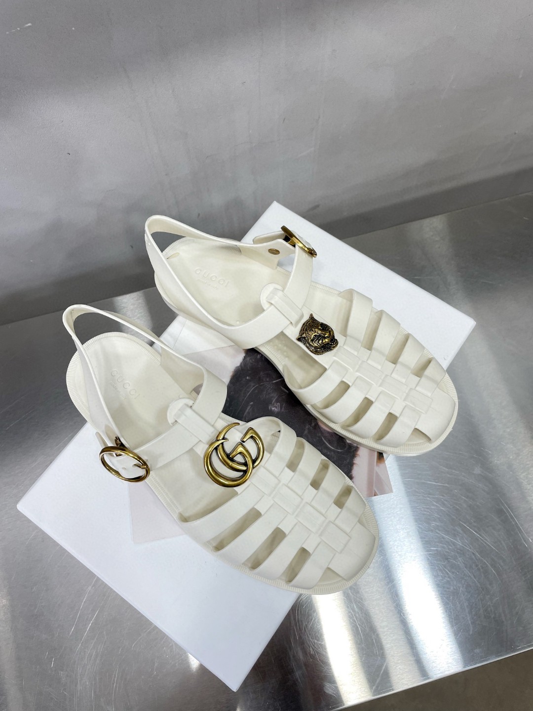 Gucci Men’s Rubber Buckle Strap Sandal White For Men 463463