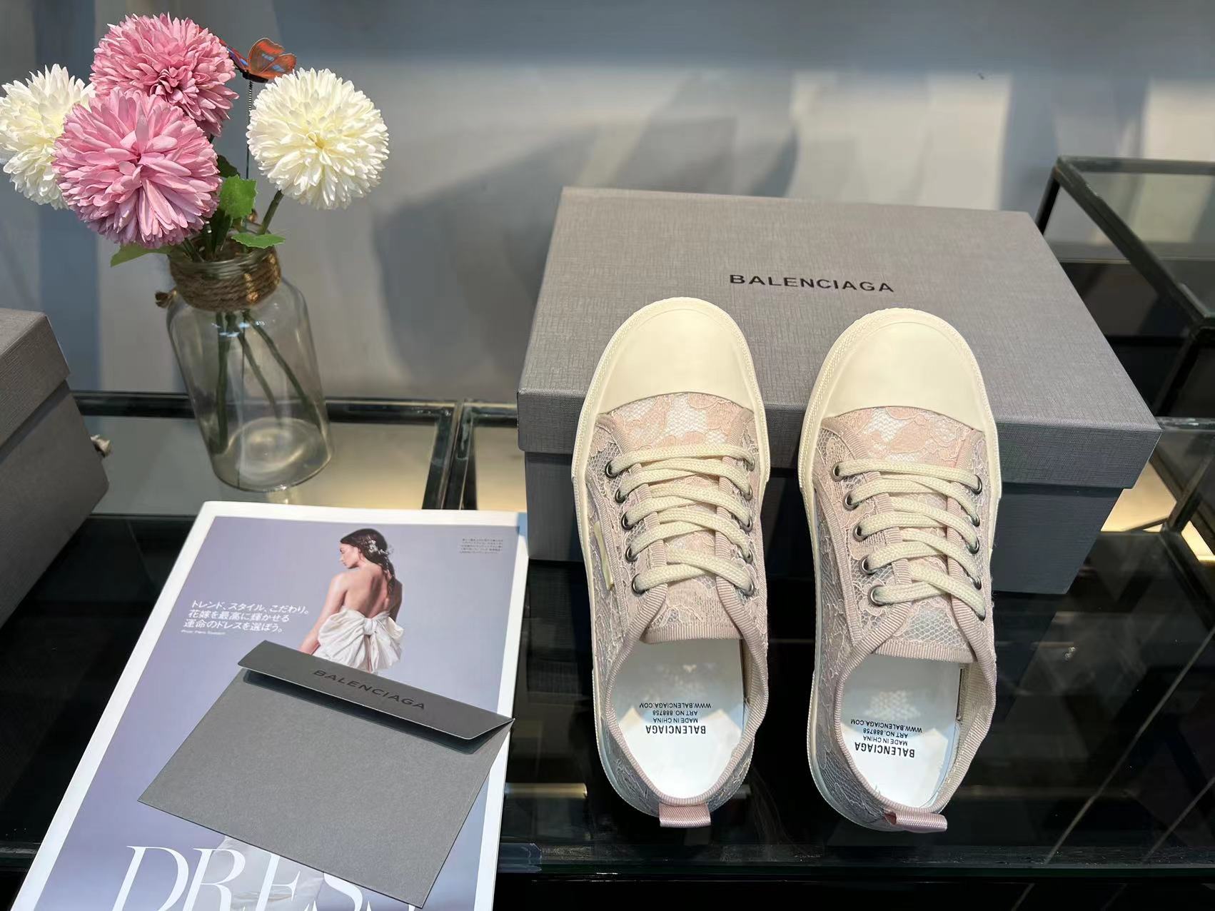 Balenciaga Paris Low Top Trainers White For Women