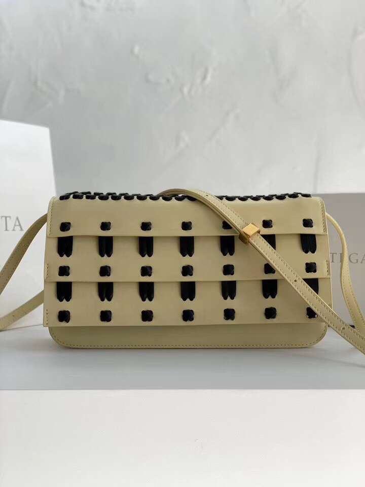 Bottega Veneta Shoulder Bag Beige, For Women, Women’s Bags 11in/28cm