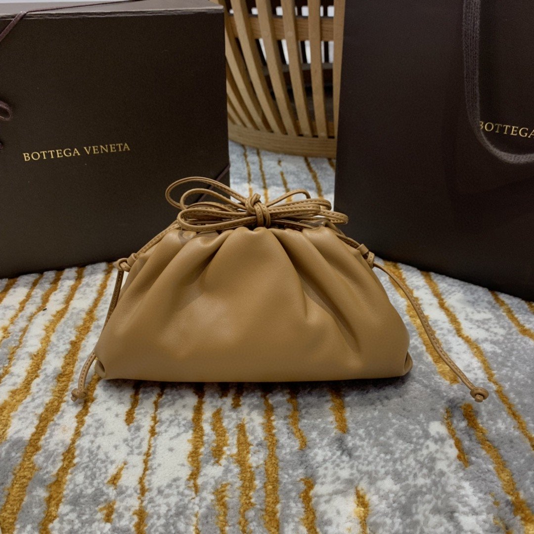 Bottega Veneta Mini Pouch For Women 8.6in/22cm In Brown 585852VCP402618