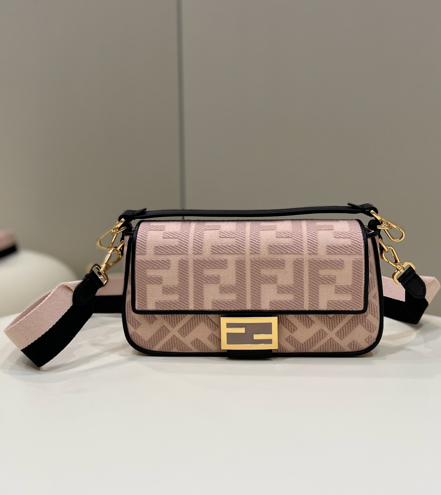 Fendi Baguette Light Pink For Women, Women’ Handbags, Shoulder And Crossbody Bags 10.6in/27cm FF 8BR600