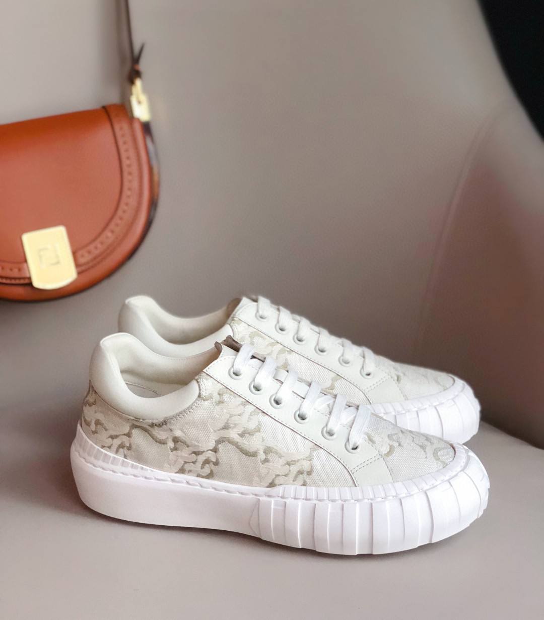 Fendi Force Low Tops Sneakers White For Men 7E1520