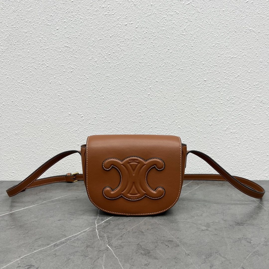 Celine Folco Cuir Triomphe Tan For Women 7in/19cm 198263DU3.04LU