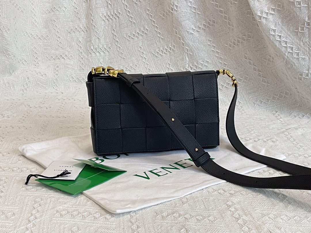 Bottega Veneta Cassette Black, For Women, Women’s Bags 9.1in/23cm 666870V17H18425