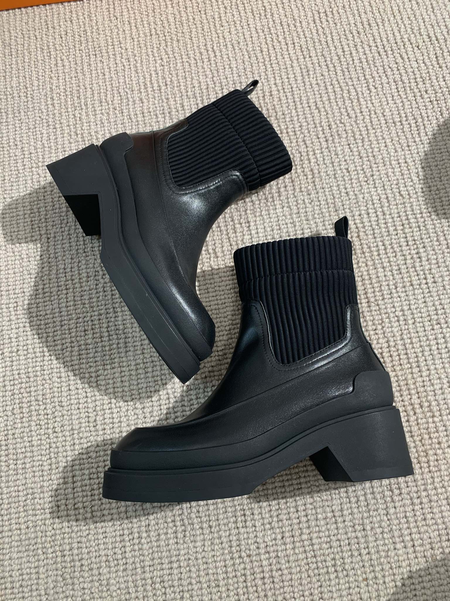 Hermes Side Gore Boots Black For Women 1.6in/4cm