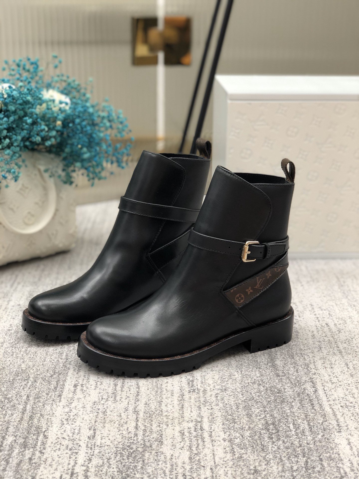 Louis Vuitton Discovery Flat Ankle Boot Black For Women LV