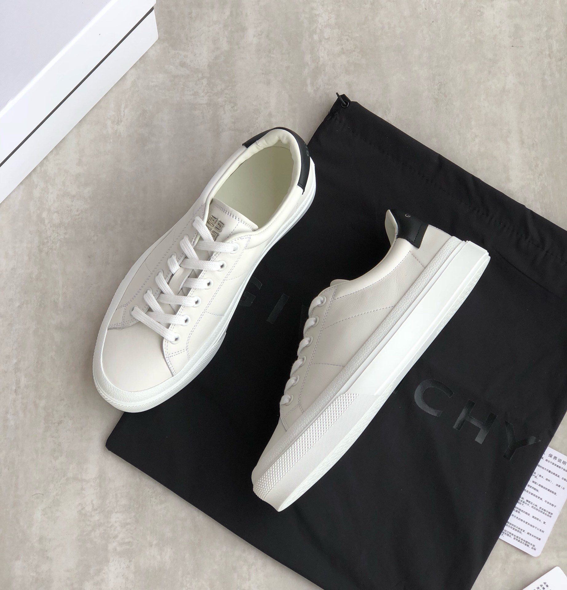 Givenchy City Sport Two-Tone Sneakers Black And White For Men GVC BH005VH118-131