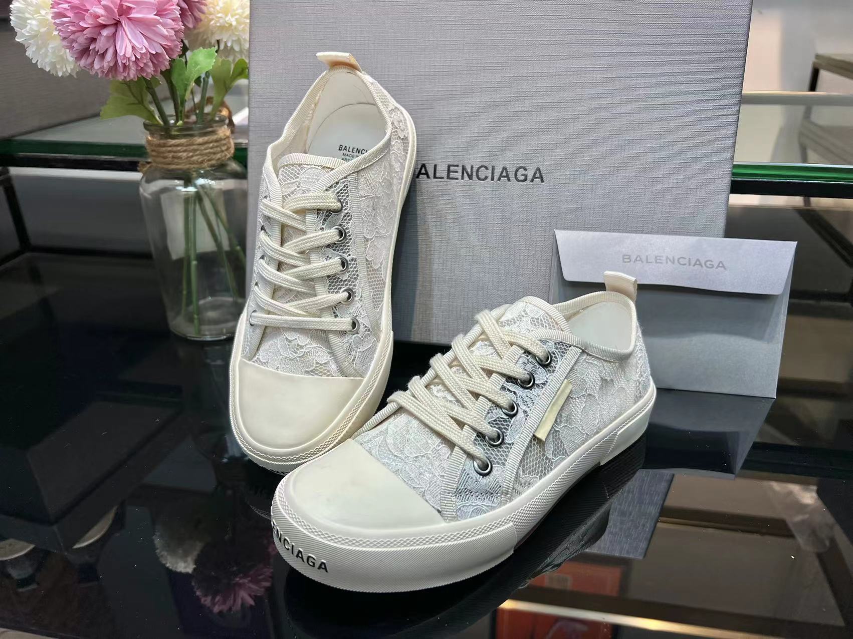 Balenciaga Paris Low Top Trainers White For Women