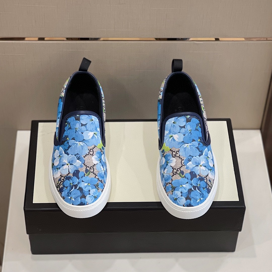 Gucci Men’s Gucci Supreme Canvas Slip-On Blue Flowers For Men 546152 KU2E0 8471