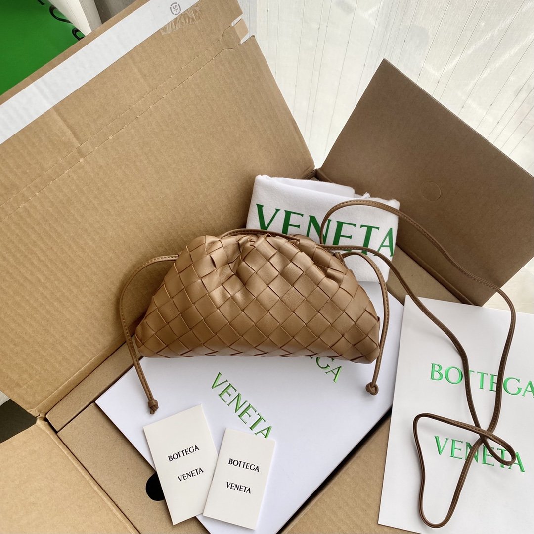 Bottega Veneta Mini Pouch Caramel, For Women, Women’s Bags 8.6in/22cm 585852VCPP19850