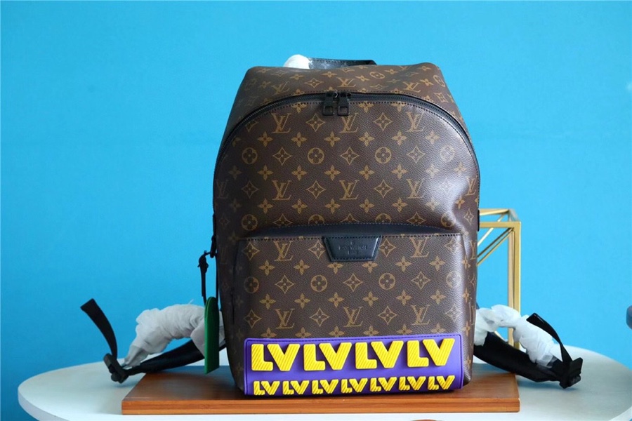 Louis Vuitton Discovery Backpack Monogram Canvas With LV Rubber Signature Appliqué For Fall, Men’s Bags 40cm LV M57965