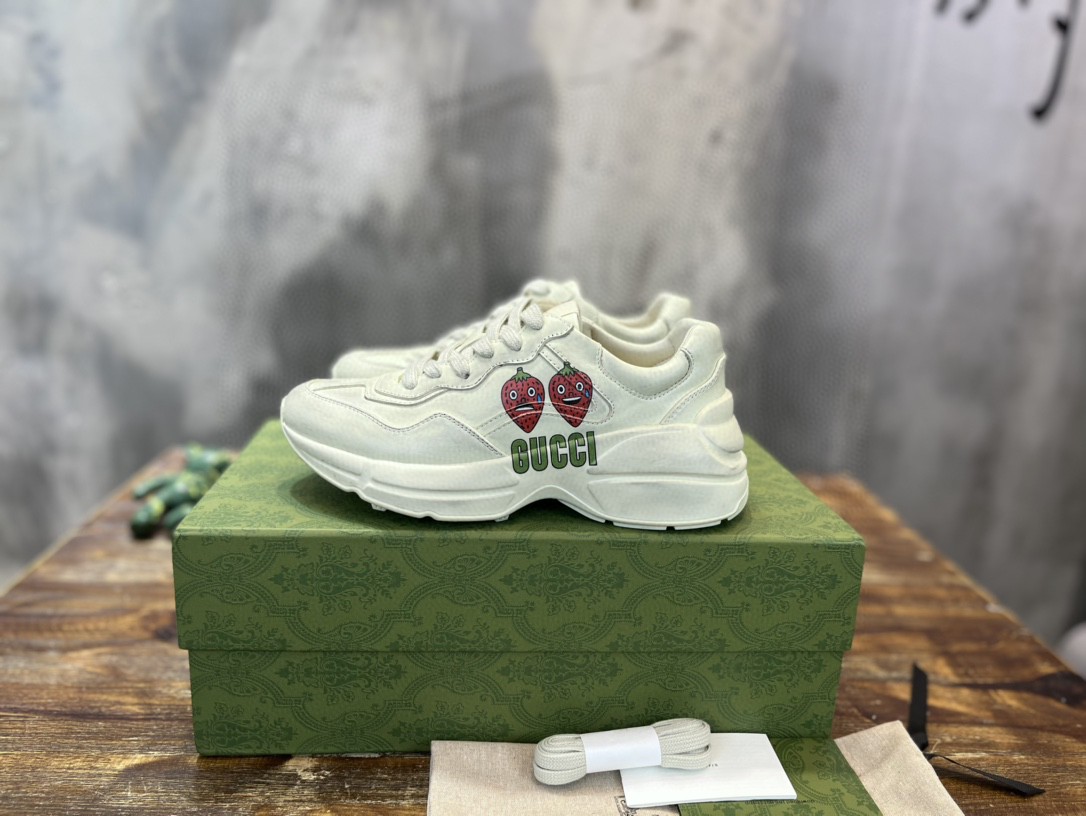 Gucci Women’s Rhyton Sneaker With Strawberry Print Ivory White For Women ‎‎703814 DRW00 9522