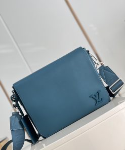 Louis Vuitton Messenger Grain Blue For Men, Men’s Bags, Shoulder And Crossbody Bags 11in/28cm LV M59327