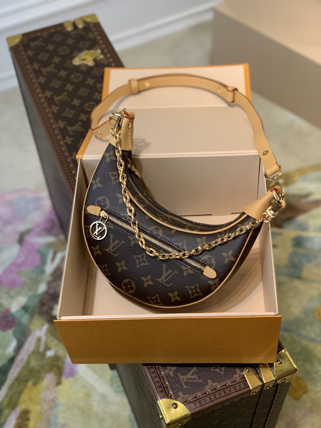 Louis Vuitton Loop Monogram Canvas By Nicolas Ghesquiere For The Cruise Collection, Women’s Handbags, Shoulder And Crossbody Bags 9.1in/23cm LV M81098