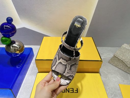 f7129785.jpg