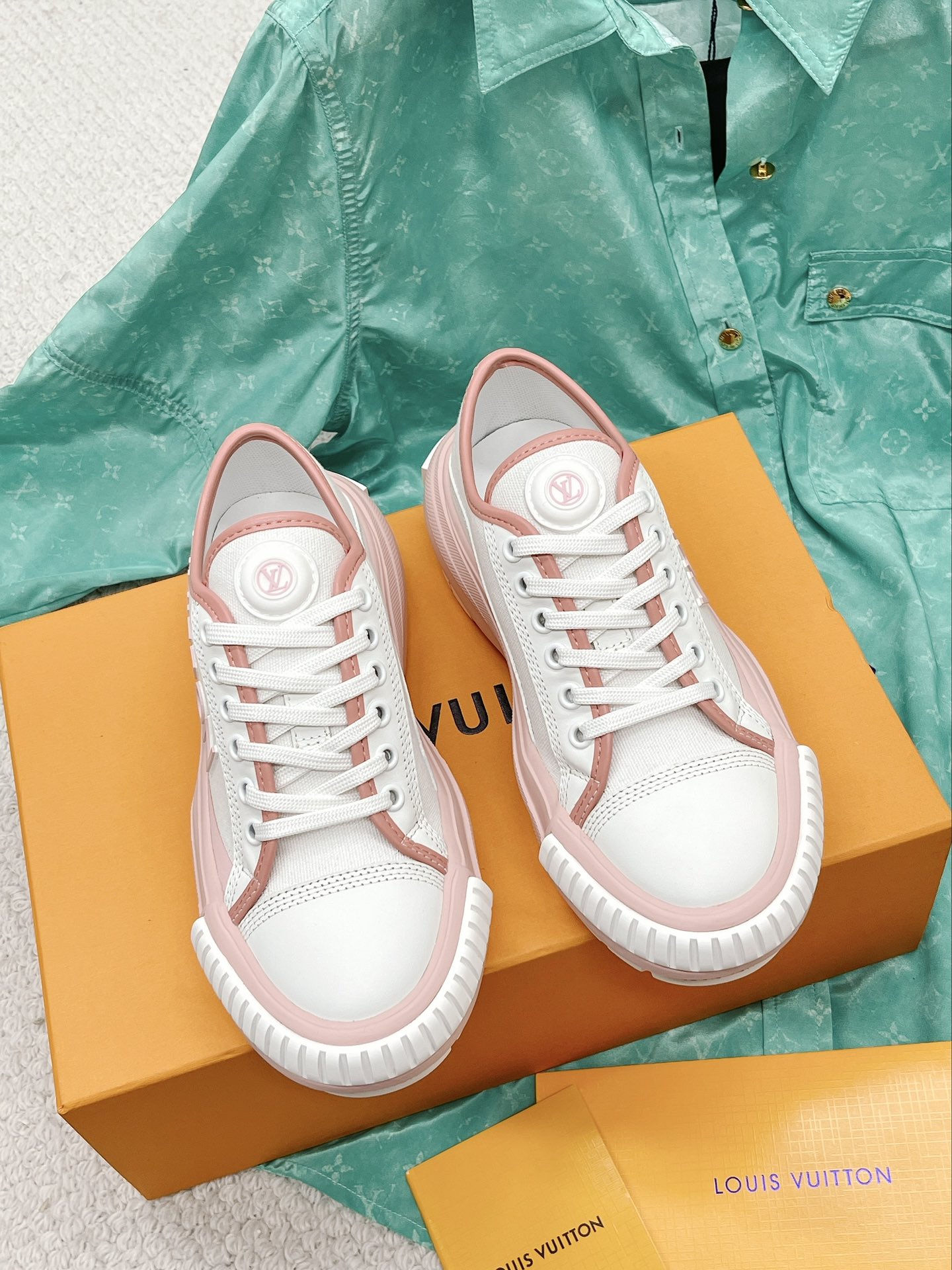 Louis Vuitton Women’s LV Squad Sneaker Pink For Women LV 1AACW0
