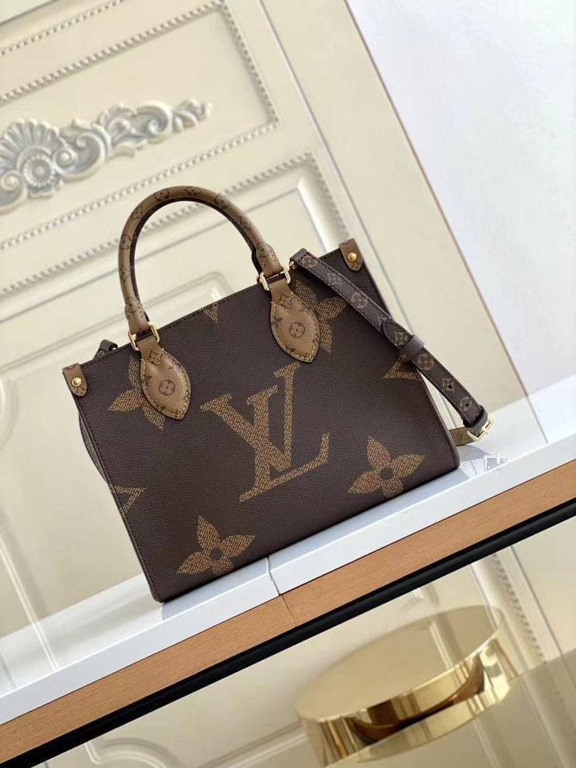 Louis Vuitton OnTheGo PM Monogram Canvas For Women, Women’s Handbags, Shoulder Bags 9.8in/25cm LV