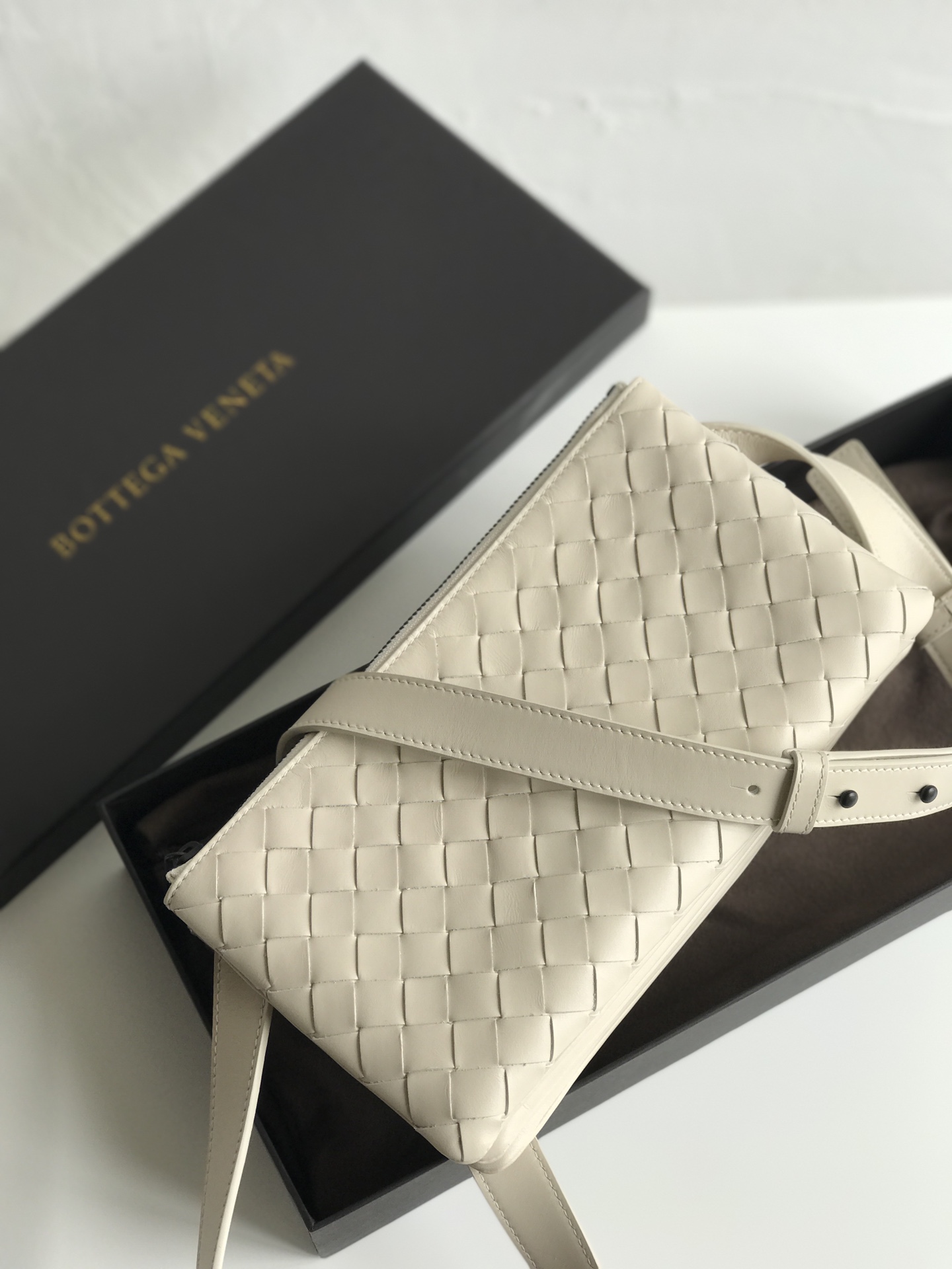 Bottega Veneta Crossbody Bag White, For Women, Women’s Bags 10.2in/26cm